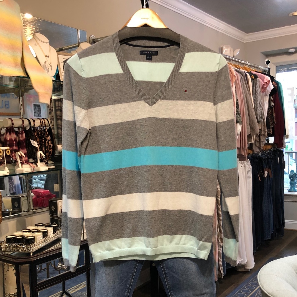 Tommy Hilfiger Light Gray Long Sleeve V-neck Sweater